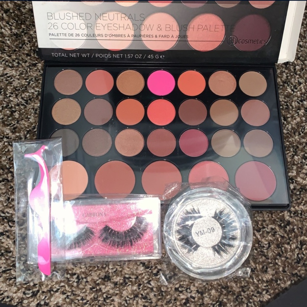 Eyeshadow Palette, 2 pairs of eyelashes